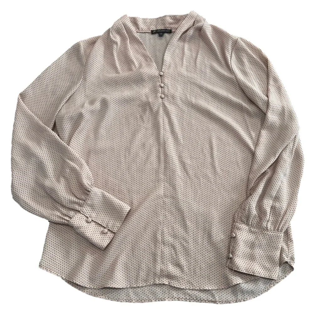 Adrianna Papell Blush Pink w/ Black pattern Long Sleeve V-neck Blouse Size Med.